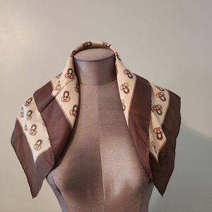 Gucci Vintage Silk Signature Brand Logo Horseshoe Brown Beige Scarf 22”x22.5”